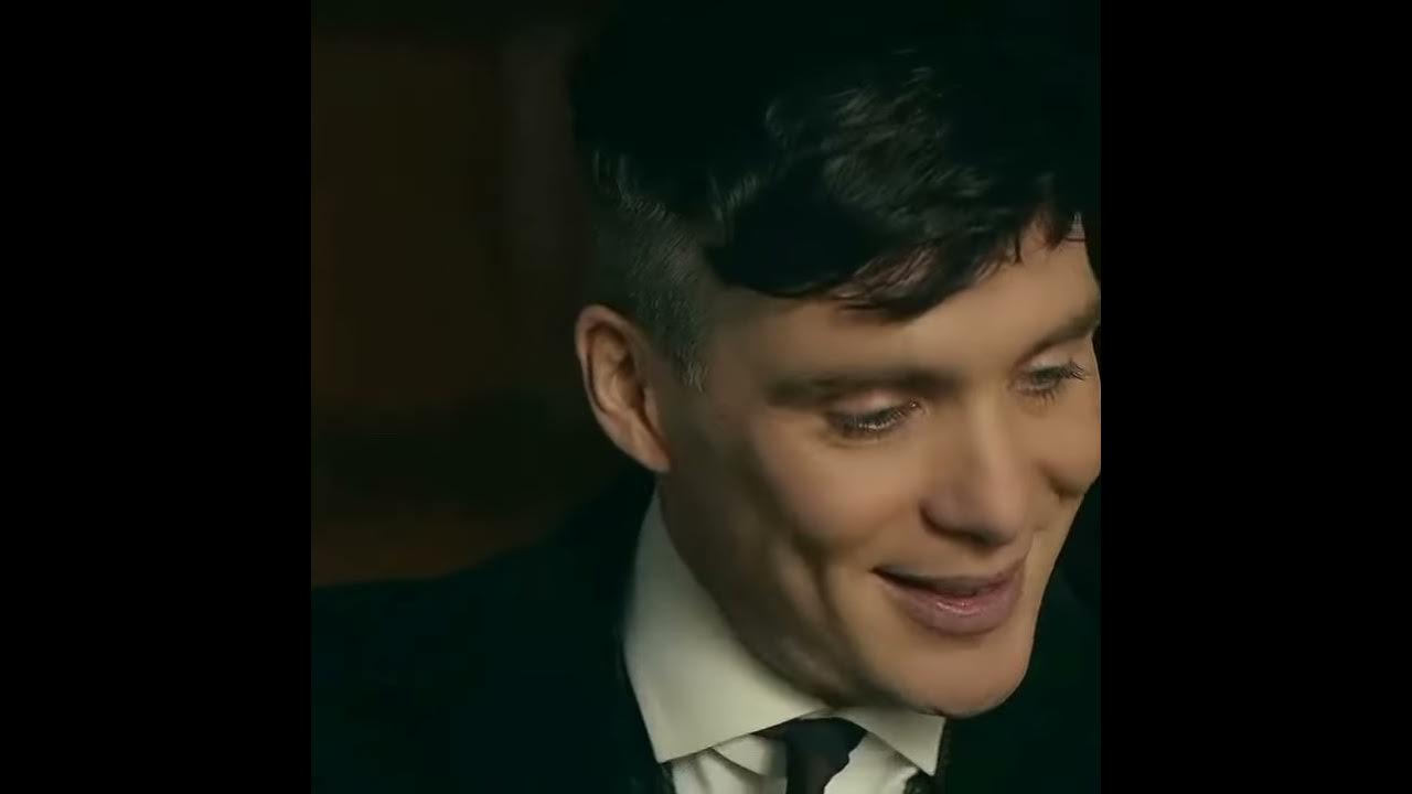 Киллиан Мёрфи Томас Шелби улыбается