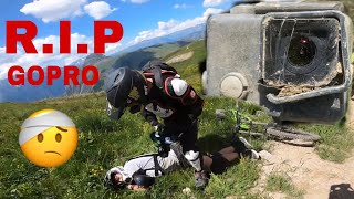 CASSER SA GOPRO SUR UNE GROSSE CHUTE VTT AUX BIKE PARK LES 2 ALPES//BIG MTB CRASH