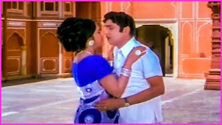 నక నక పళళట Neeku Naaku Pellante Song Dorababu 1974
