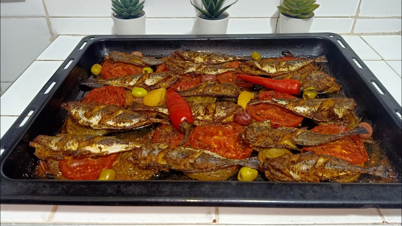 طريقة تحضير  حوت (شرن) بالبصل و الطماطم فالفران روعة في المذاق 😋