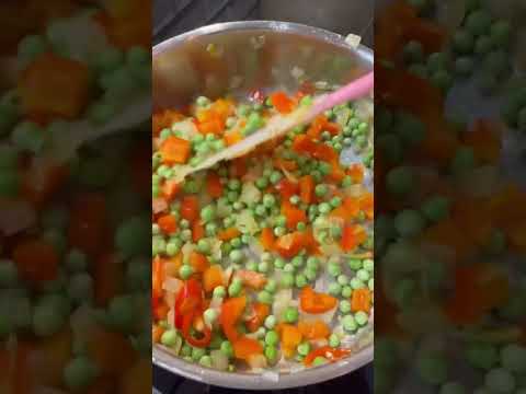 ЖАРЕНЫЙ РИС С КУРИЦЕЙ И ОВОЩАМИ
