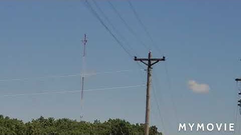The red and white tower with dual strobes