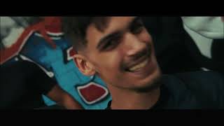 Épisode 3 : Entre deux mondes 