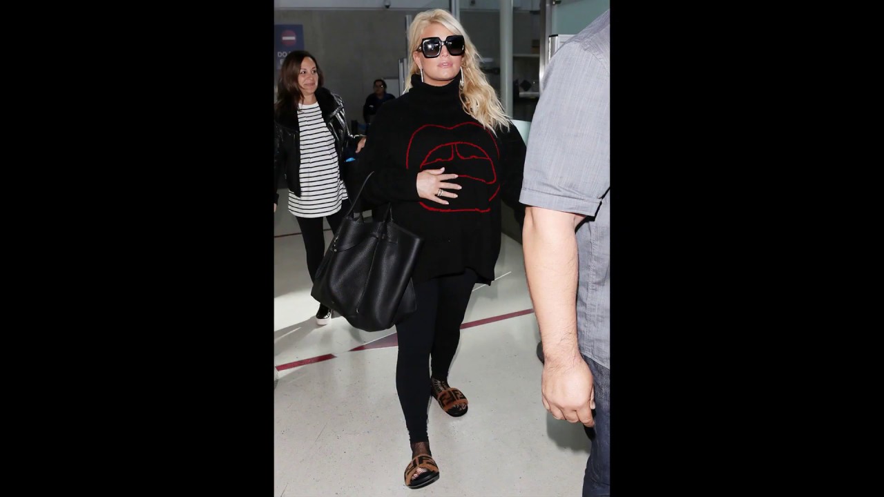 Jessica Simpson Shows Off Her ‘Skinny Ankles’ After Suffering Swollen