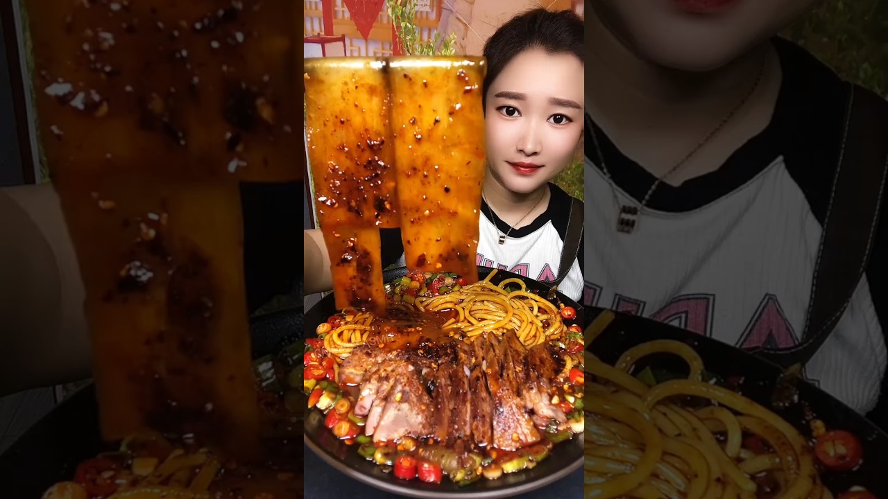 This Huge Noodle Lift Is So Satisfying! ASMR Mukbang #shorts