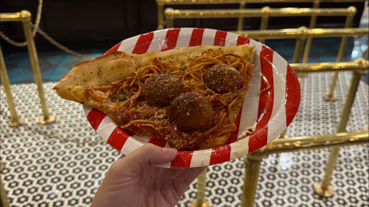 Sunday Night Live Stream at Halloween Horror Nights at Universal Orlando Resort