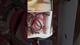 lithium batteries to battery connection through a bus bars