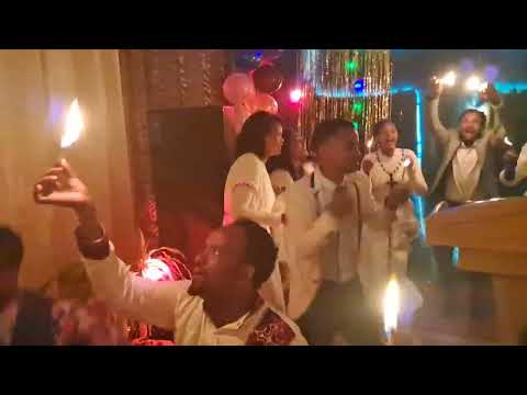 ከሰማይ ሰማያት ከዙፋኑ ወርዶ