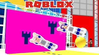 Roblox: Hole in the Wall / WE CAN'T GET IN THE HOLE! 🕳