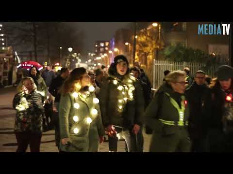 Fakkeltocht door centrum van Maassluis
