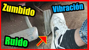 ¿Cuando piso el acelerador mi auto chisporrotea?