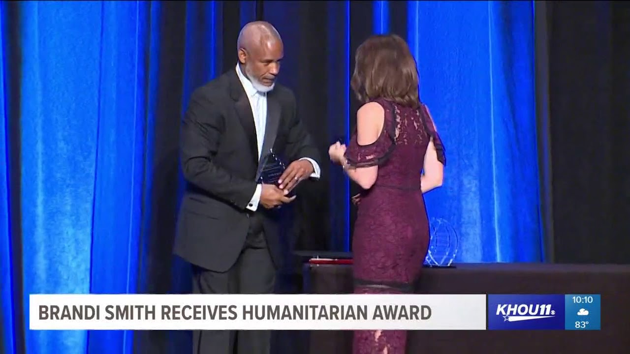 KHOU 11 News reporter Brandi Smith receives humanitarian award
