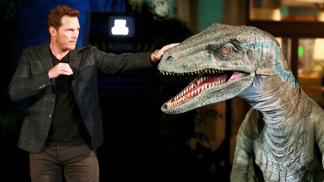 Jurassic World Opening Event W Dinosaurs Chris Pratt With Blue At Universal Studios Hollywood Youtube