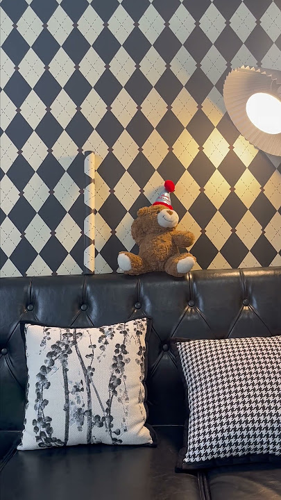 Balance in every block 🧩 Jiffdiff’s geometric wallpaper makes structure feel stylish and bold.