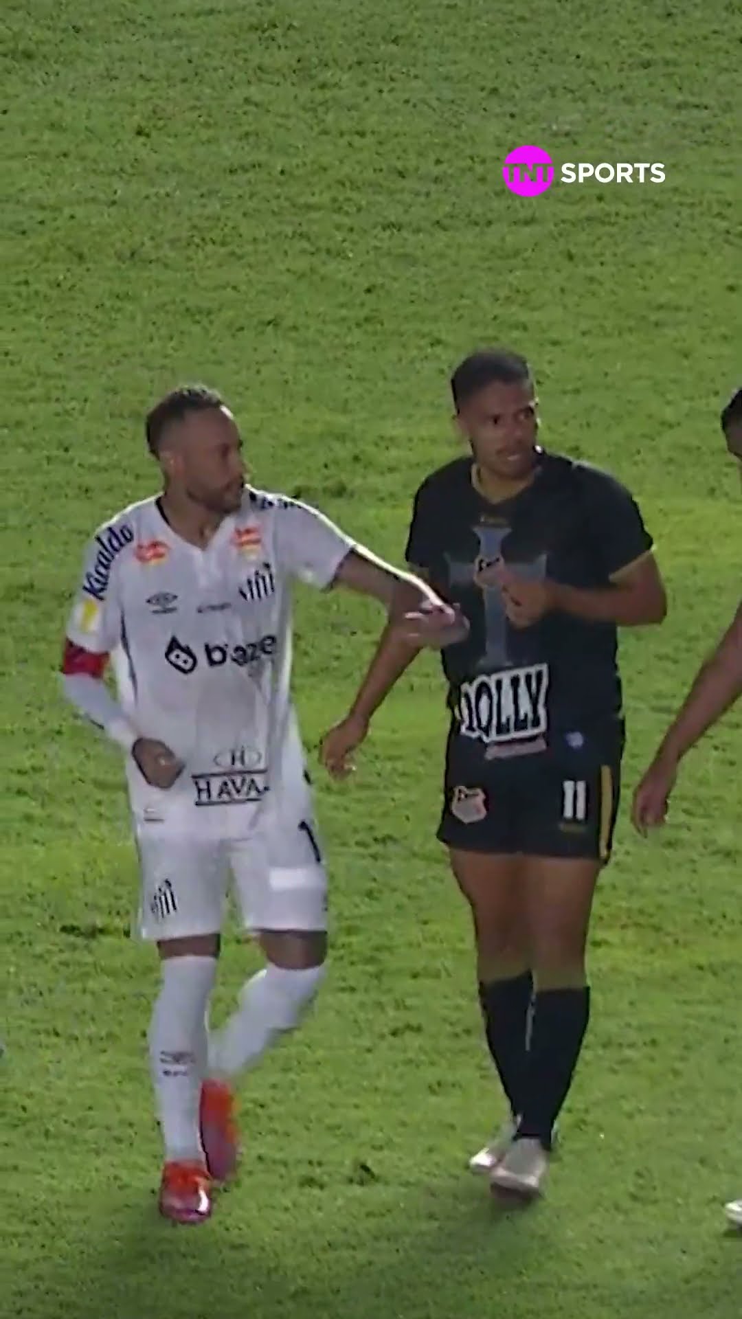 NEYMAR SE IRRITA COM ADVERSÁRIO QUE DISSE SER ATINGIDO NO ROSTO PELO CAMISA 10 #shorts