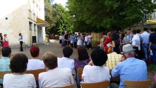 Maria citește discursul de final de an școlar