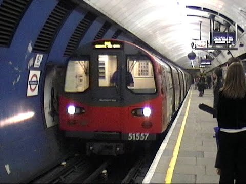 Videó: Kerülje el a csúcsidőszakot a londoni metrón