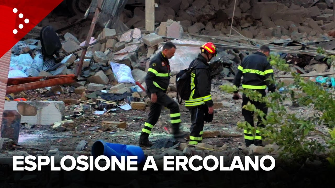 Esplosione in un edificio a Ercolano, 3 morti. Il sindaco: 