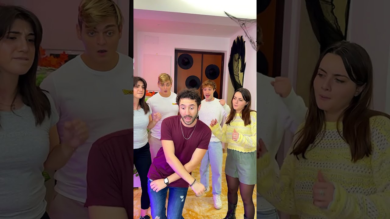 Dani e Robbi ballano con i nostri amici alla festa di Halloween! 