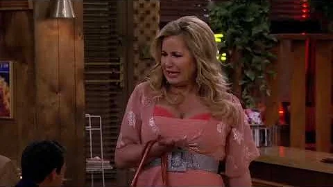 2 Broke Girls – And the DJ Face clip2