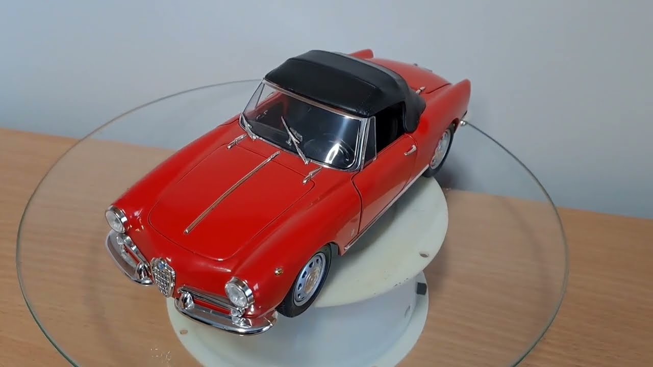 Alfa Romeo Giulietta Spider 1959 Ricko 1:18 - YouTube