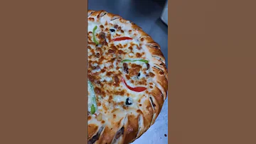 بيتزا محشيه الأطراف باللحم والجبن الذووق الرائع Chef Osama Qamishlawi 