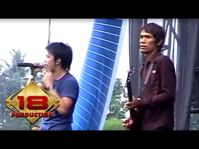 Peterpan - Diatas Normal  (Live Konser Mataram 4 November 2007) class=