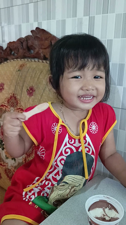 BOCIL GIGI OMPONG MAKAN ES KRIM #bocil #anakkecil #makan #eskrim #lucu #gigiompong #indomaret