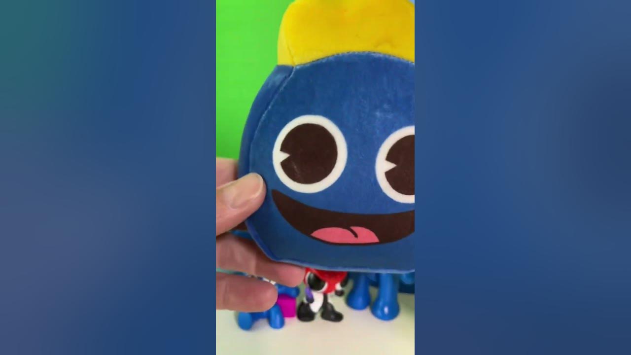  UCC Distributing Rainbow Friends Smilin' Blue Friend