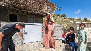 Защита стада: Одинокая мать устанавливает дверь для безопасности