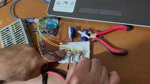 ACTIVACION DE DOS SERVOS POTENCIOMETRO