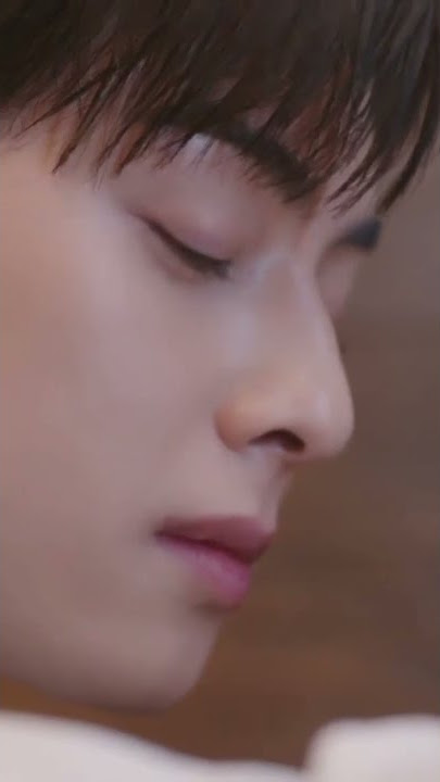 Cha eun-woo in office 😎