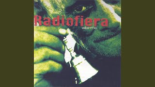 Video thumbnail of "Radiofiera - Piòva"