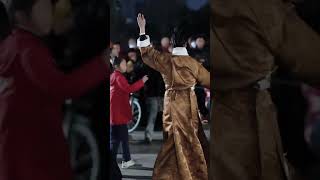 Тибетские девушки терпимы и добросердечны.  Давайте потанцуем танец Гочжуан.  Тибетская культура