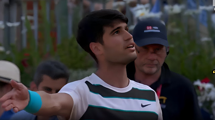 Carlos Alcaraz voices his frustration over a time violation call at Queen’s