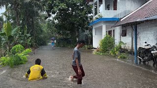 Heavy rain came in the middle of the village || water overflowed and flooded the road