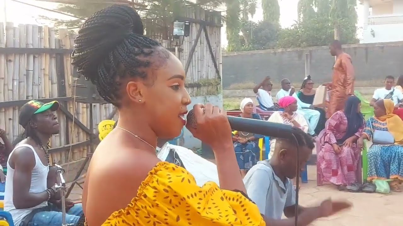 TIGUI MACI EN MODE DE MARIAGE