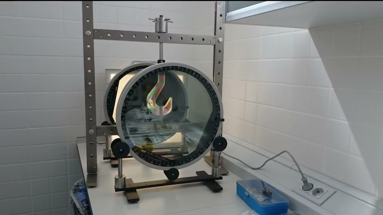 FL 200 Experiências de fotoelasticidade com um polariscópio de transmissão