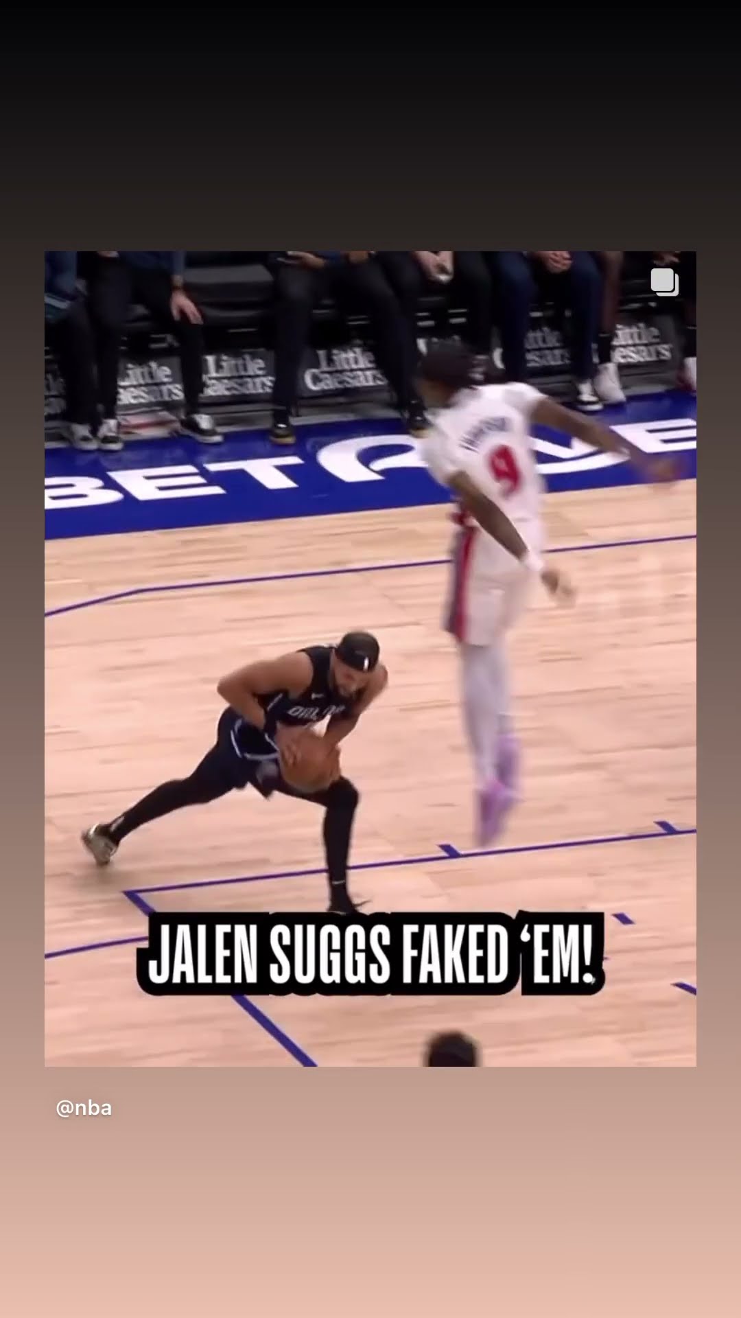 Faked em #hoodnews #jalensuggs #orlandomagic #detroitpistons #basketball #omg #how #wow #ballislife