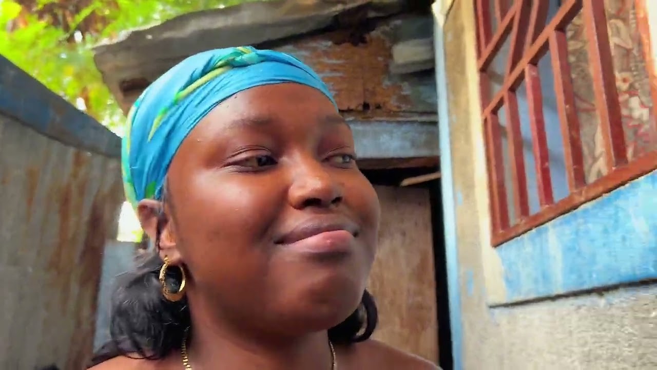 Emar  fè Tòg la benyen pou kleren 😂😂😂