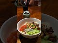 Cómo comer vegano o vegetariano mientras viajas 🌱✈️ | Guía práctica para no fallar