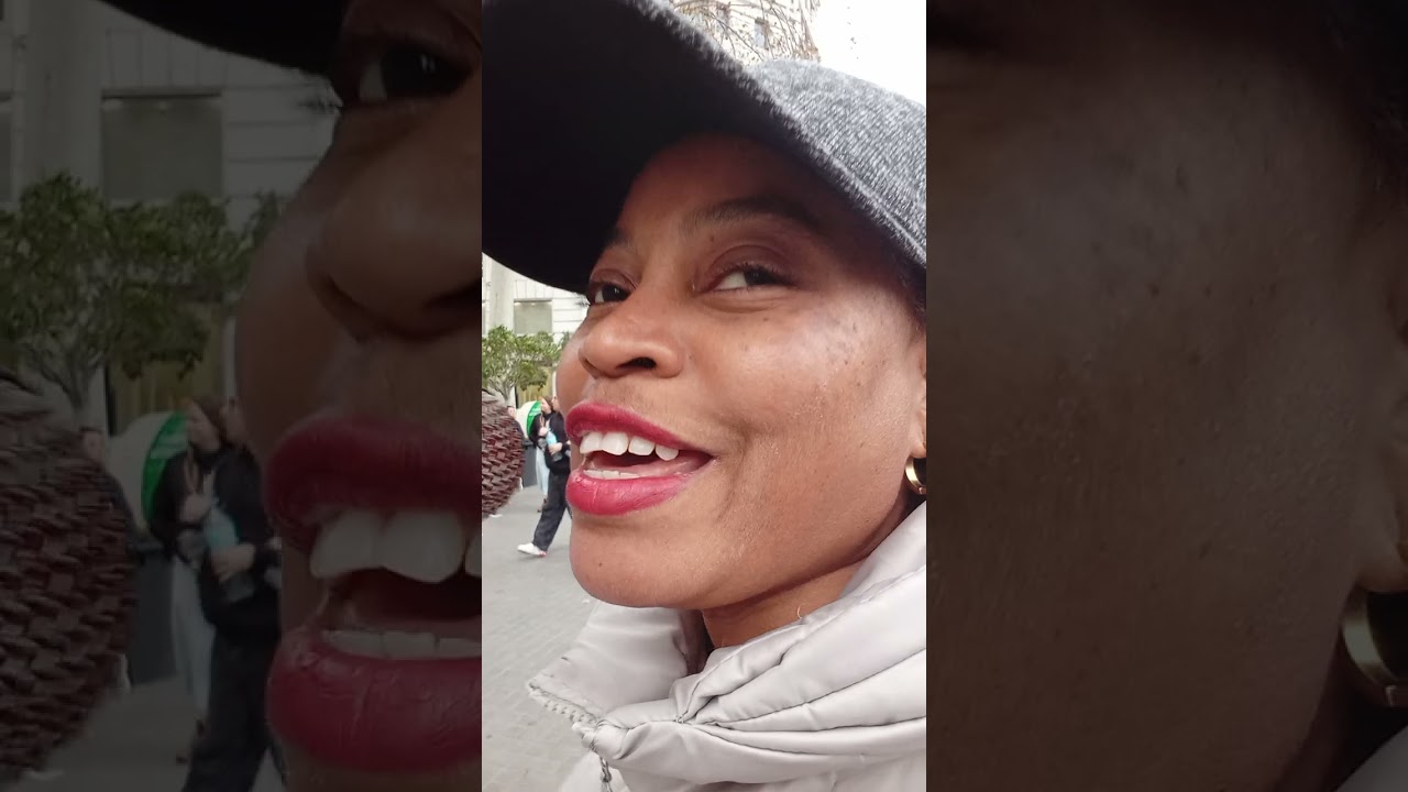 La música, una forma más de unir a diferentes nacionalidades!!!..hoy Yisi Tumbao invitada a cantar .