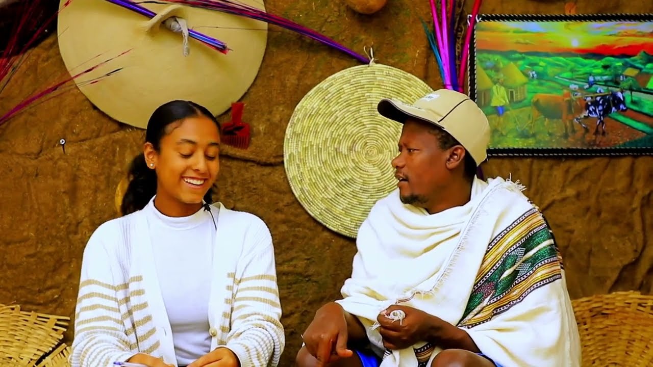 ከንፈር መሳሳም ብርቅነው'ዴ?😀 ማሩ ባላገሩና ረዳቱ 😘እየተገረሙ ይሳቁ😀😀