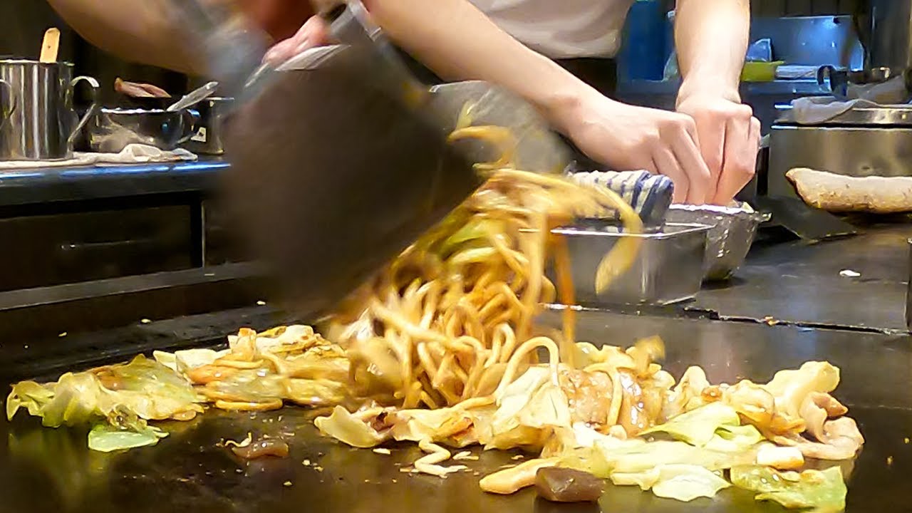 大阪お好み焼き Osaka Okonomiyaki ひろかずや堂山店焼きそばを優しく焼き上げる技を見て欲しい Youtube