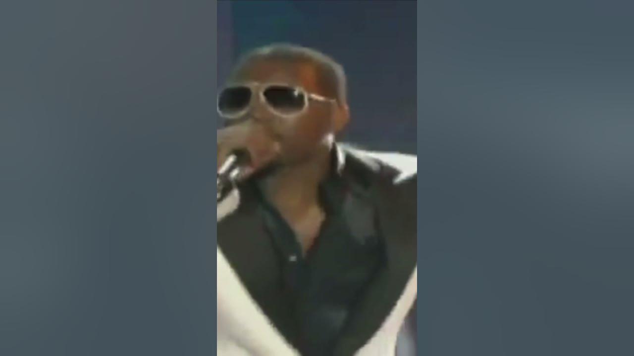 Kanye West and Jamie Foxx perform Gold Digger during 2005 MTV