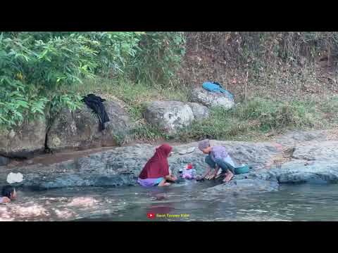 Di Perkampungan Tasikmalaya Mulai Kekeringan, Eh Ada Gadis Desa Mandi Di Sungai | Kehidupan Pedesaan