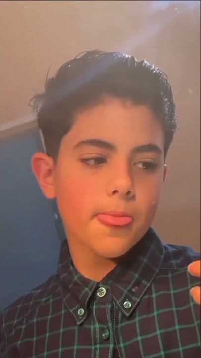 طفل يحاول يعمل سكس