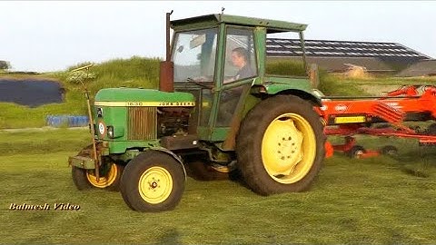 Wagon Silage - Rowing Up with Veteran John Deere 1630.  Two other Deeres on lifting. Rake on bonnet!