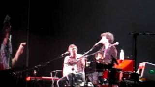 Flight of the Conchords: robots (live in London)