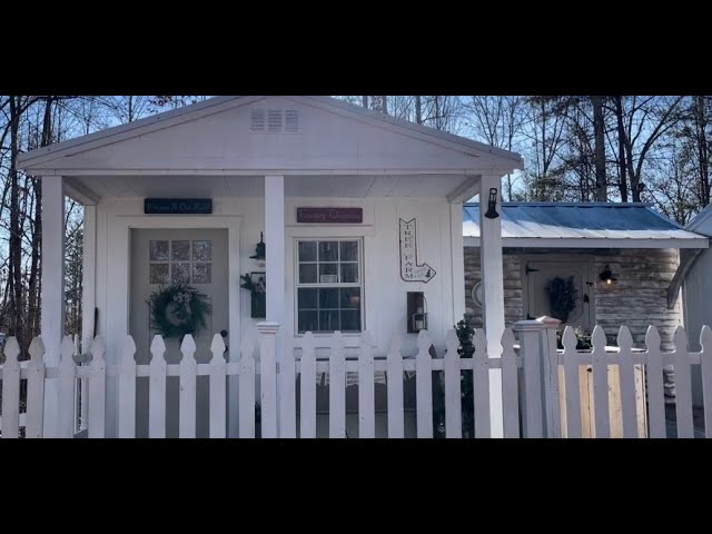 My Mom's Tiny Home Christmas Tour | Tiny Cottage Tour 